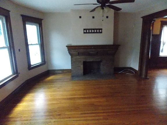3rd image of 798 Ashland Ave Unit 2