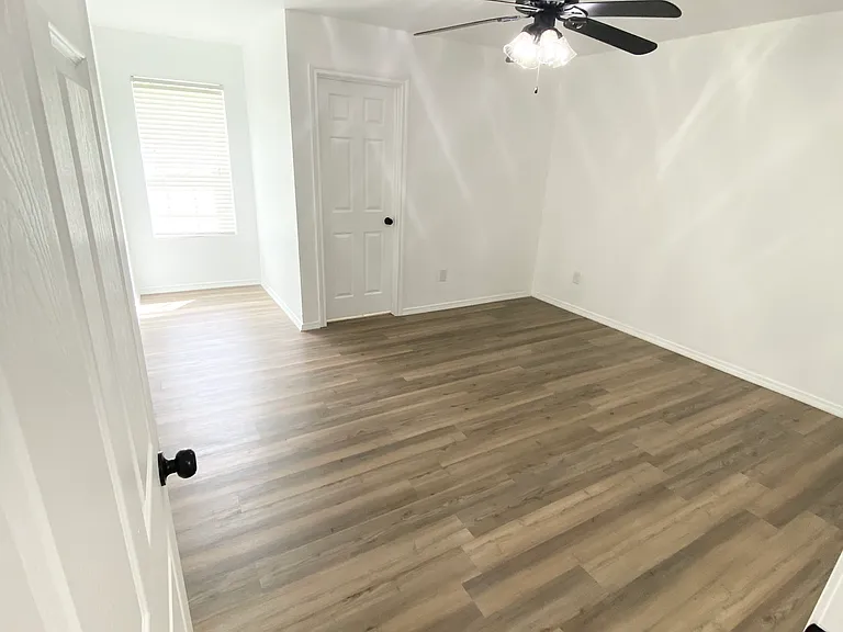 2508 E Houston St #B — Photo 7