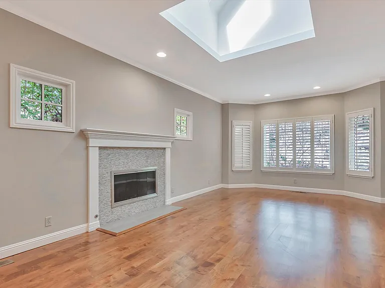 811 College Ave — Photo 6