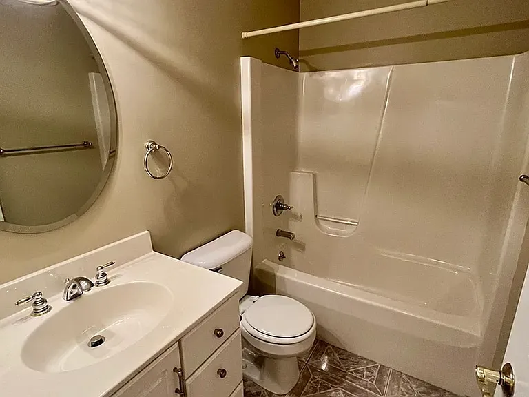 3363 Canterbury Ct — Photo 16