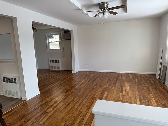 2nd image of 172 Nassau Blvd APT 1