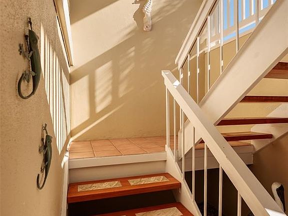 5th image of 216 SUN VISTA CT S