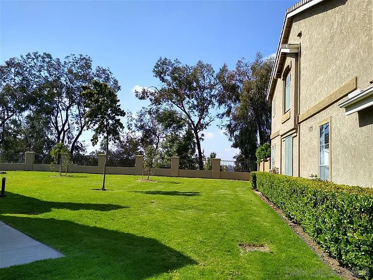 9447 Questa Pointe — Photo 25