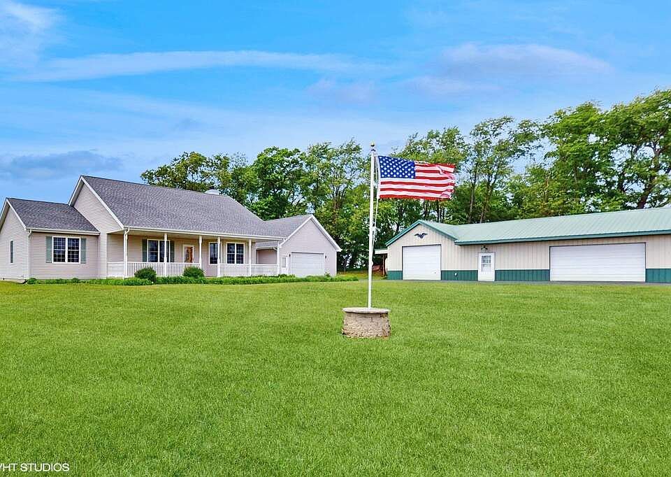 04_14486N700W_2004_MRED_2000x1333