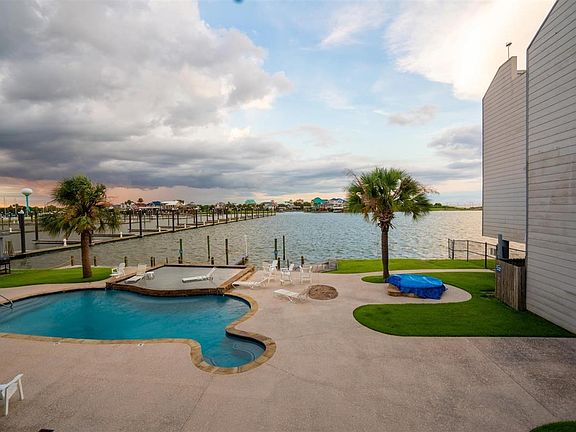 4th image of 560 Pleasure Island Blvd APT 111