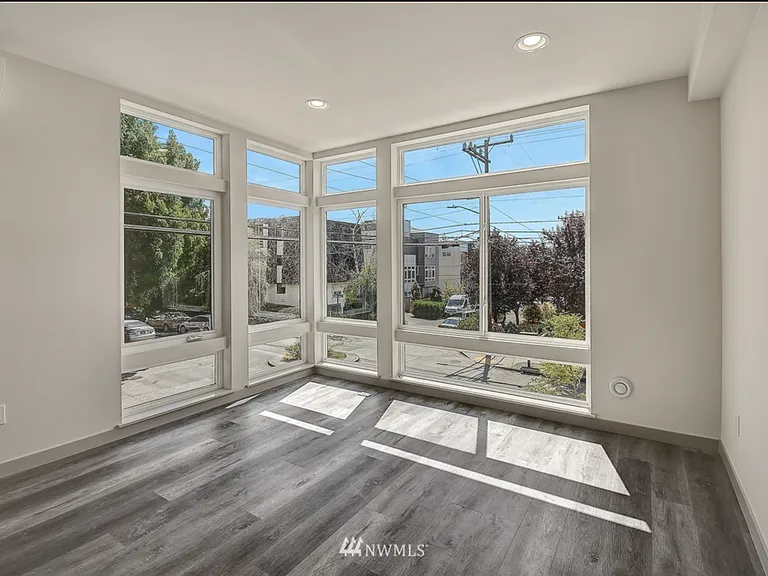 730 N 43rd St — Photo 2
