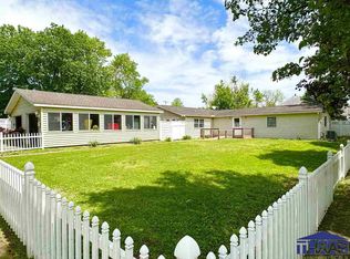 353 John St, Clinton, IN 47842