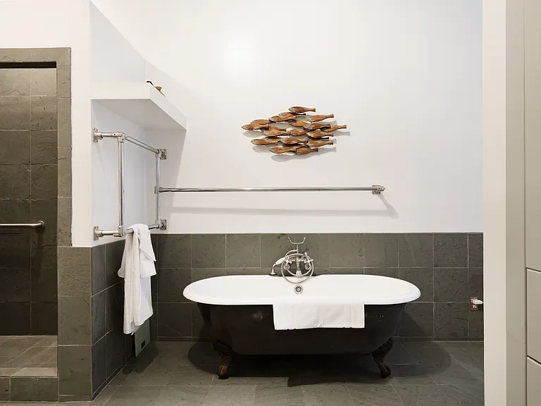 456 W 49th St #1 — Photo 30