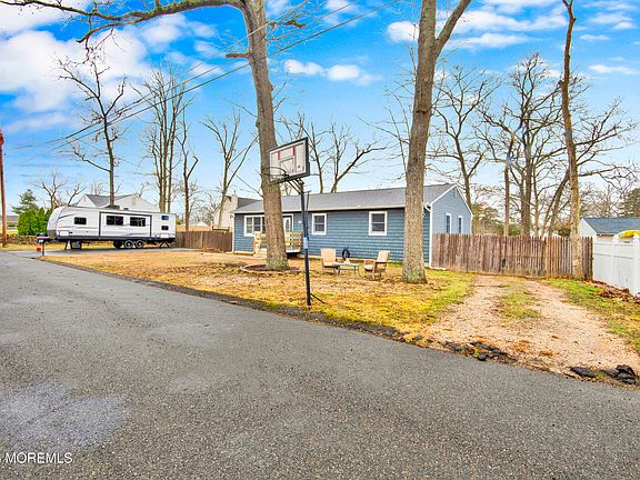 3rd image of 627 Tappan Street