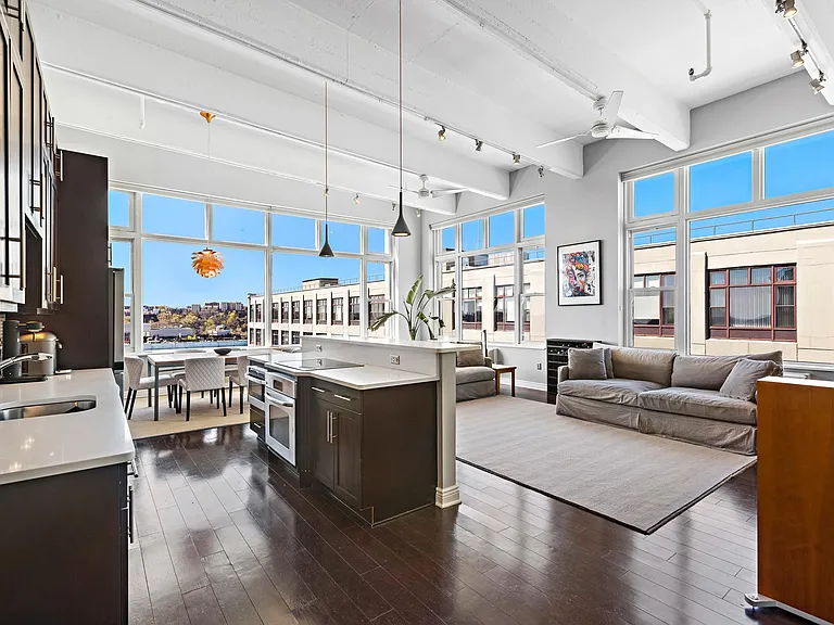 1500 Hudson St #12R — Photo 2