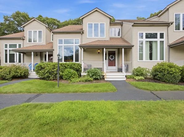77 Willow Pond Dr, Rockland, MA 02370