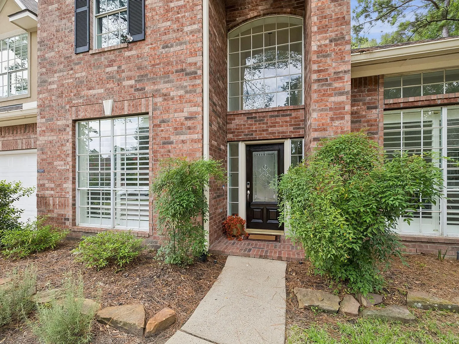 4 bed, 3.5 bath, 3374 sqft, $4,000 — Photo 2