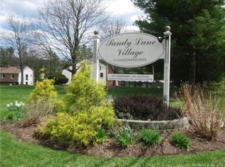 53 Homestead Ln #53, Brookfield, CT 06804