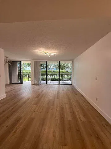 859 Jeffery St — Photo 1