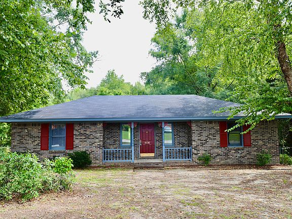 4th image of 806 Club Ln