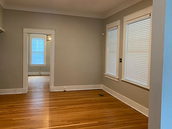 5th image of 1727 Lawrence Ave