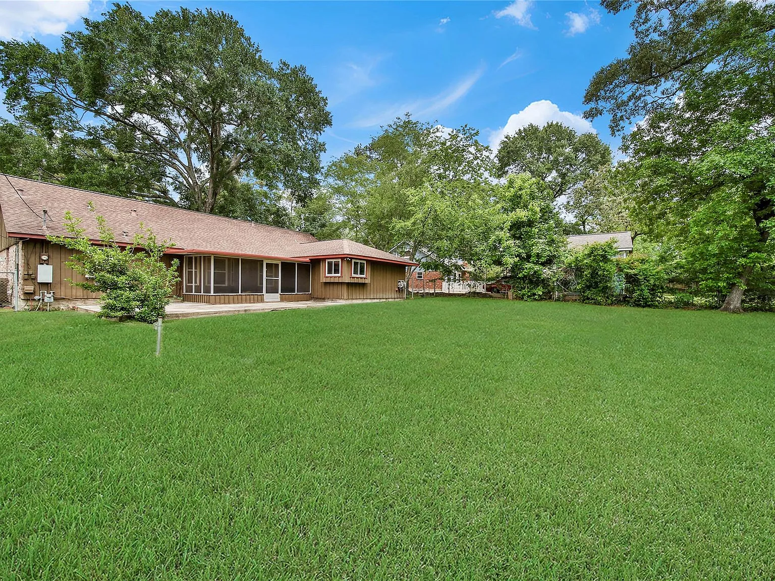 3 bed, 2.0 bath, 1583 sqft, $2,000 — Photo 4