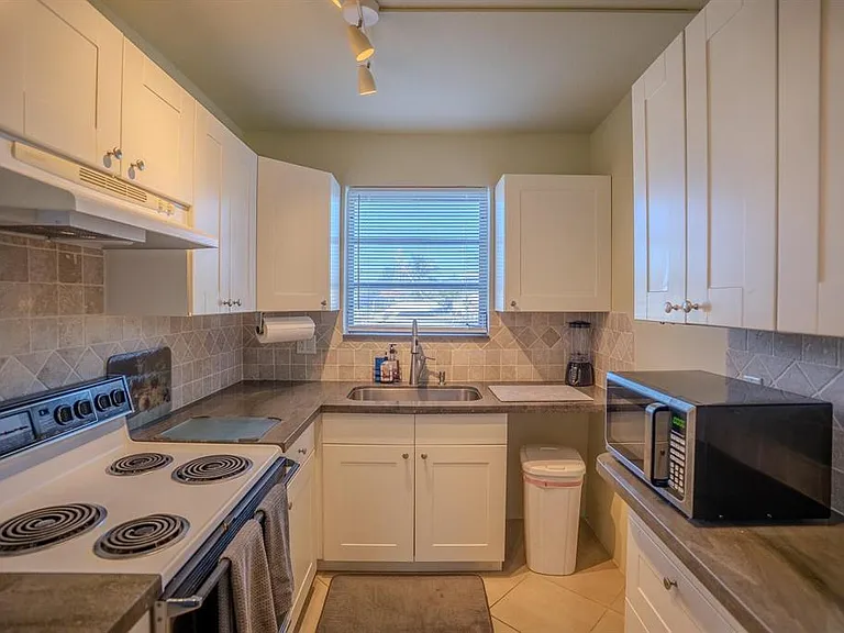 2731 NE 14th St #138 — Photo 8