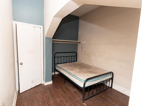 5th image of 207 Warner St
