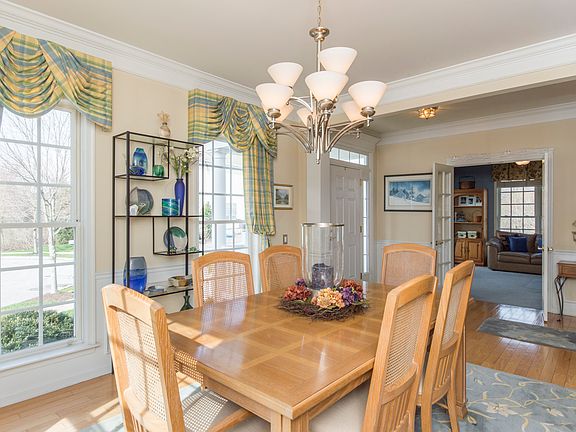 3rd image of 108 Cawley Ct