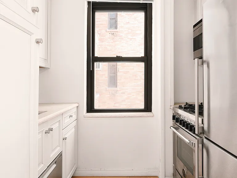 245 E 72nd St #9G — Photo 4