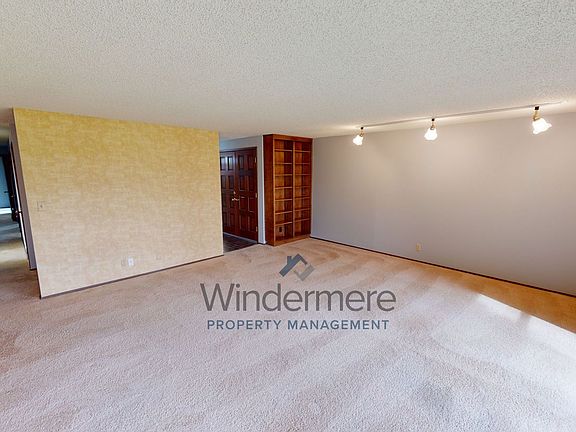 3rd image of 601 Village Way APT 21