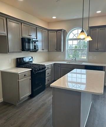 4th image of 3188 W Huntington Ln #6