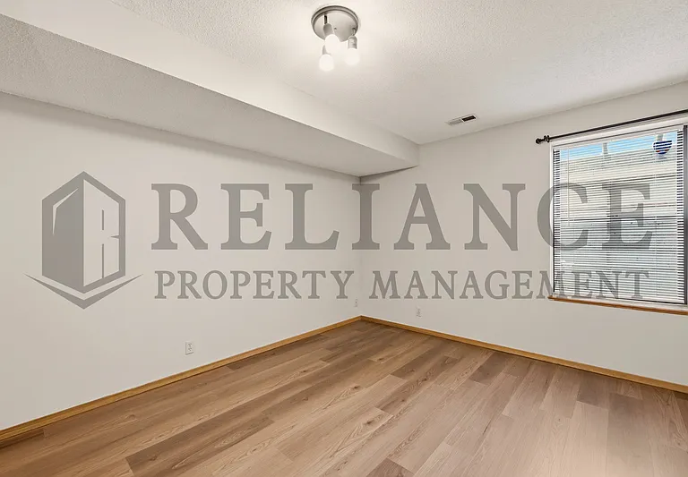 516 N Lakeside Dr — Photo 40