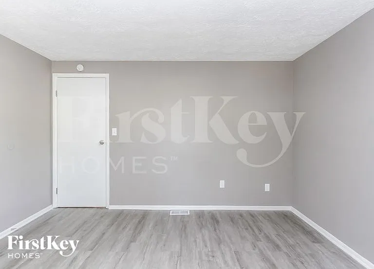 910 Woodlark Dr — Photo 7