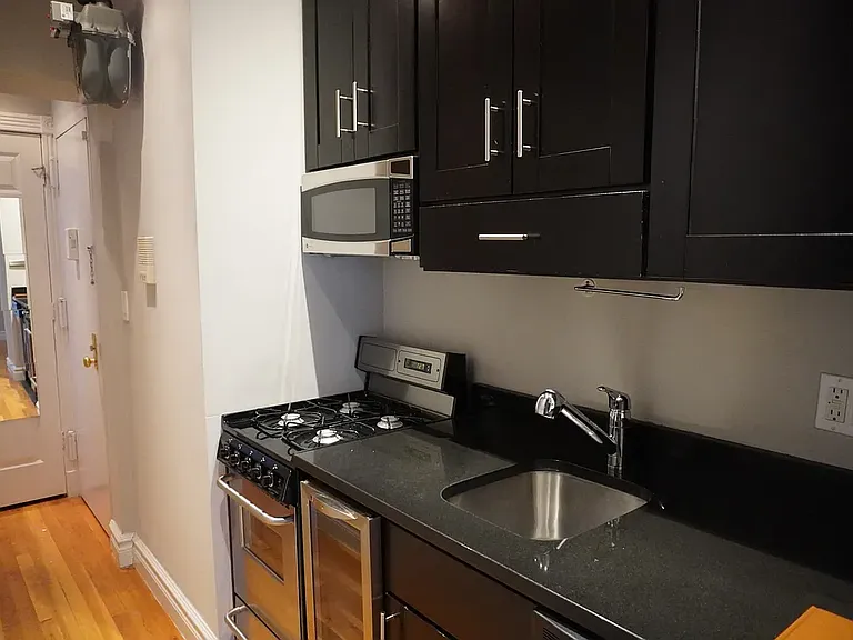 250 Mott St #R-7 — Photo 8