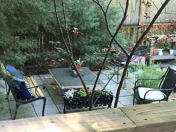 5th image of 415 Louisville St