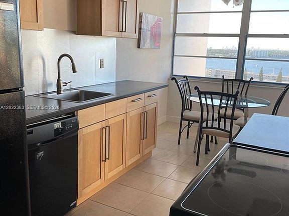 3rd image of 18021 Biscayne Blvd #17012