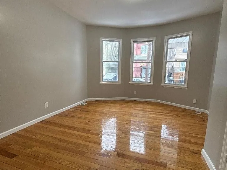 420 Jelliff Ave — Photo 2
