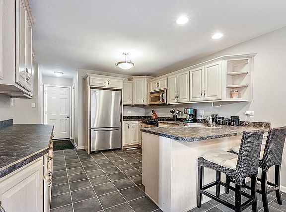 4th image of 9349 Cambria Ct #9349