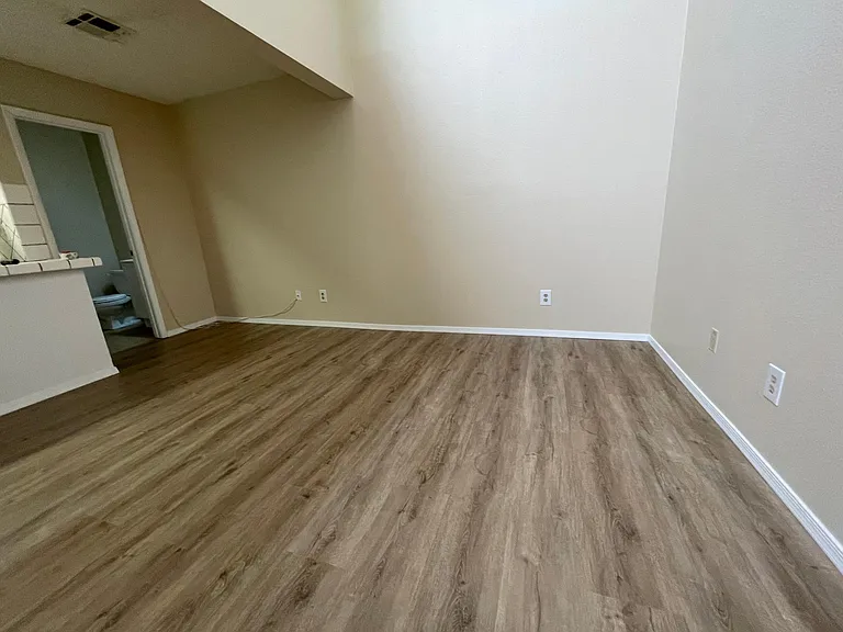 1020 Willow Tree Dr #B — Photo 10