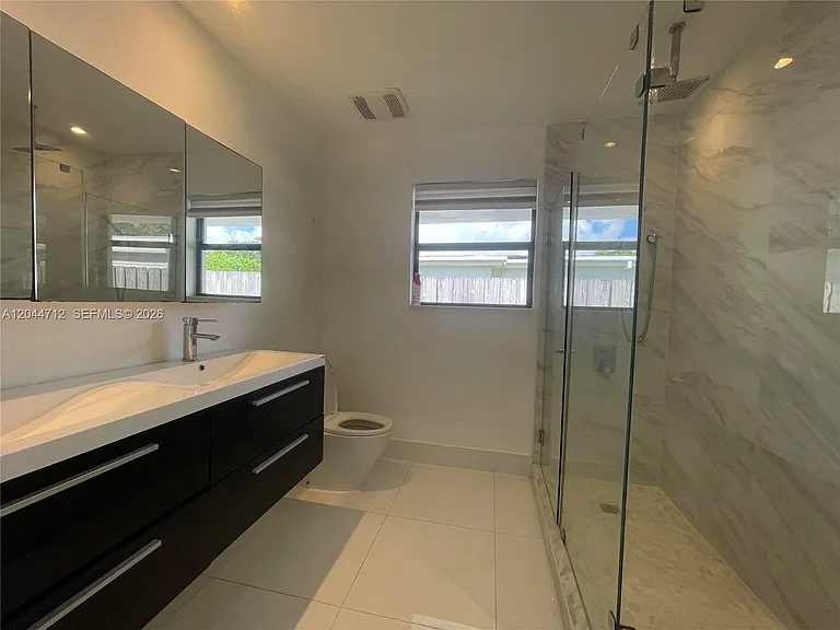 2115 Alamanda Dr — Photo 23