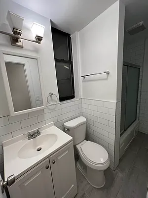 Rented by Salon Realty Corp | media 19