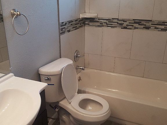 5th image of 1040 E Fairmount Ave APT 04