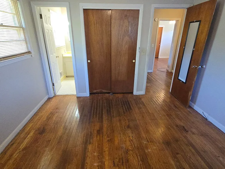 2233 Windsor Dr — Photo 24