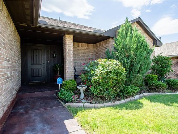 2nd image of 10001 Summerhill Ln