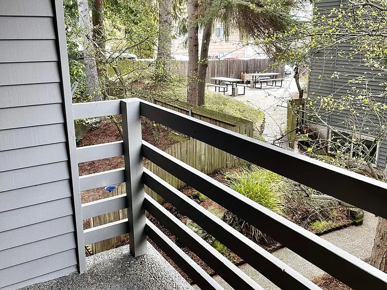 Lewison Place Apartments — Photo 16