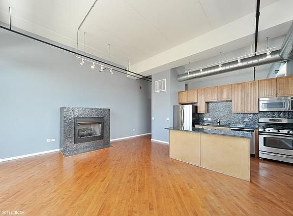 3rd image of 1645 W Ogden Ave Unit 701