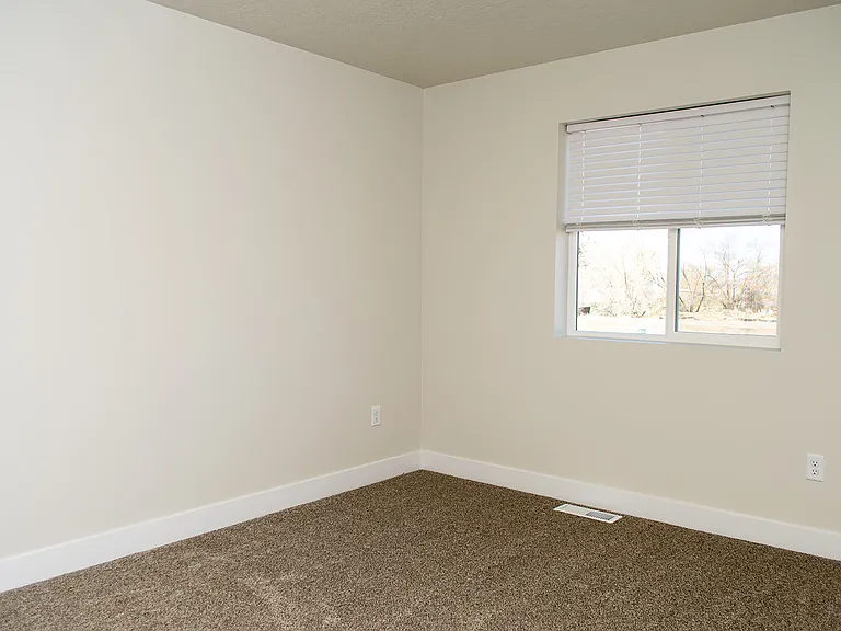 396 N 100 W #1 — Photo 15