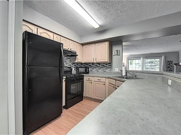 5th image of 15499 Oakshire Ct