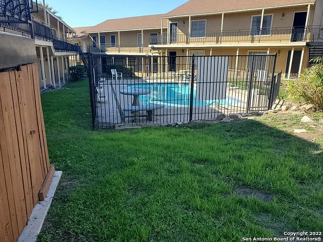 911Y Vance Jackson Rd — Photo 16