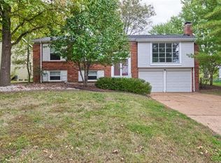 836 Garonne Dr, Ballwin, MO