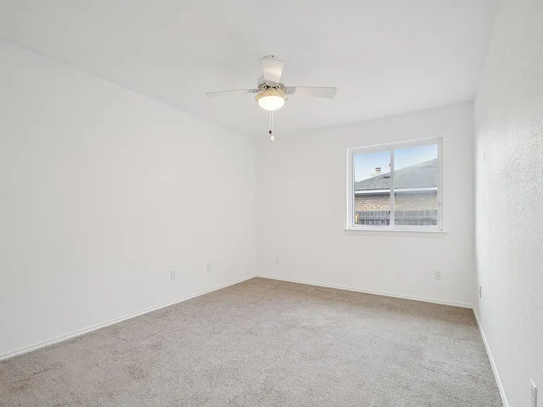 1300 Leah Ln — Photo 22