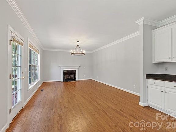 4th image of 11005 Chilcomb Ct
