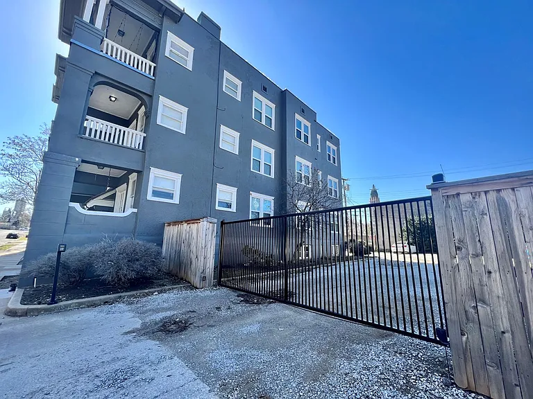 1214 S Elgin Ave — Photo 15