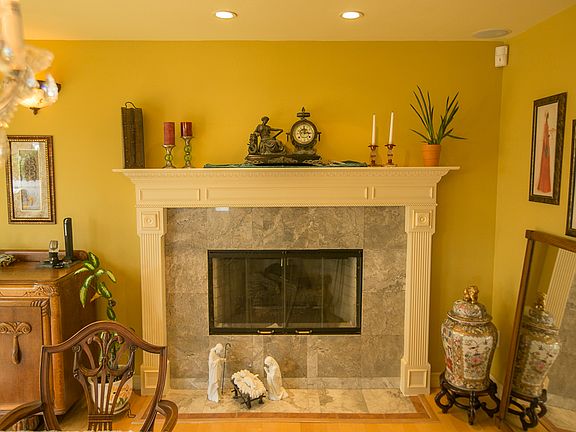 5th image of 727 Adirondack Ave